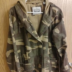 Levi's Women's Camo Utility Jacket in Green and Brown